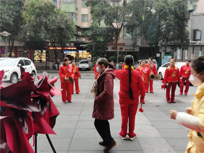 四川中青旅綿陽(yáng)分社、綿陽(yáng)市中旅假日旅行社、綿陽(yáng)自來(lái)文化傳播有限公司24H自助售貨服務(wù)盛大開(kāi)業(yè)