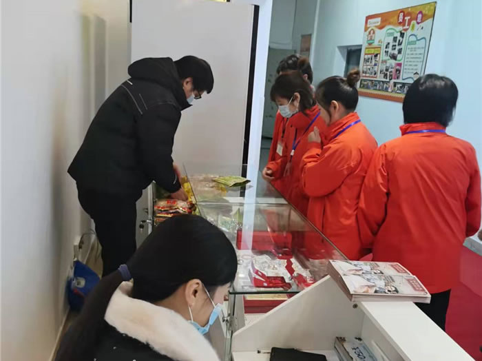 四川中青旅綿陽(yáng)分社、綿陽(yáng)市中旅假日旅行社、綿陽(yáng)自來(lái)文化傳播有限公司24H自助售貨服務(wù)盛大開(kāi)業(yè)